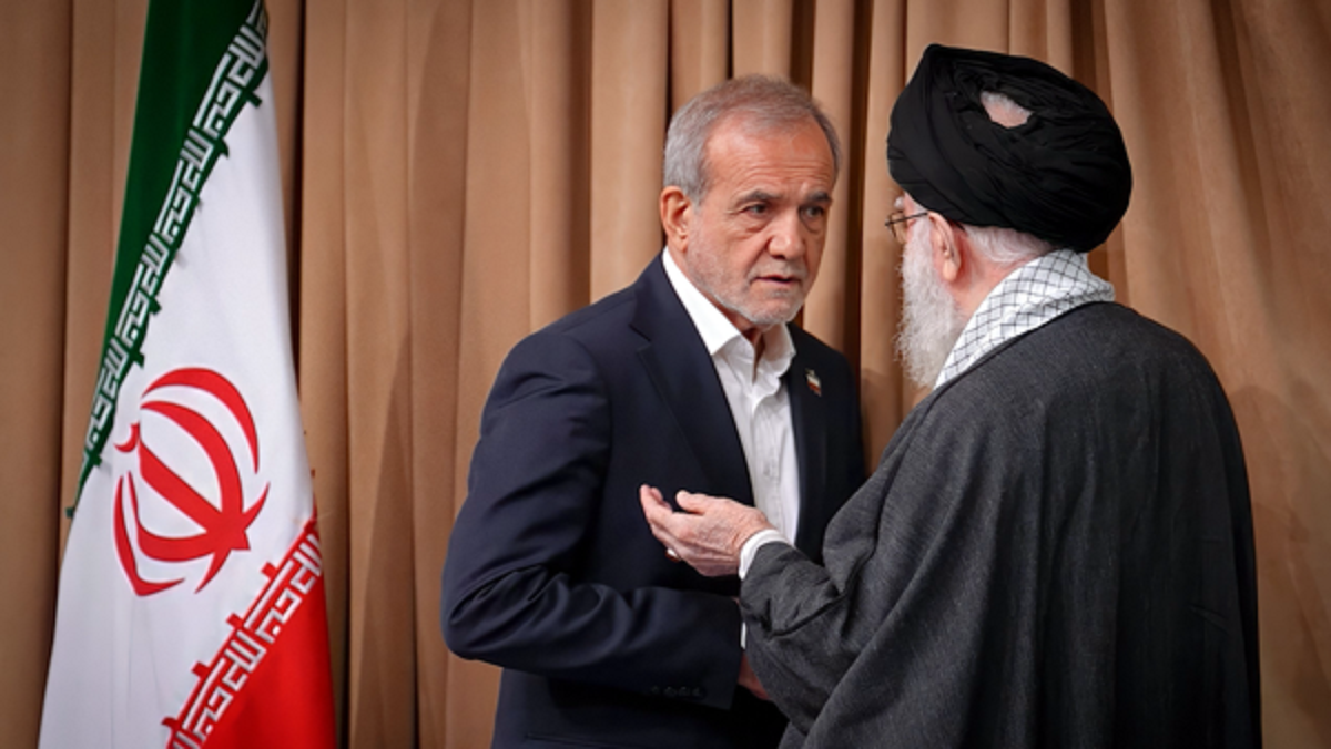 دلیل حمایت آیت‌ الله خامنه‌ای از رئیس‌ جمهور ایران