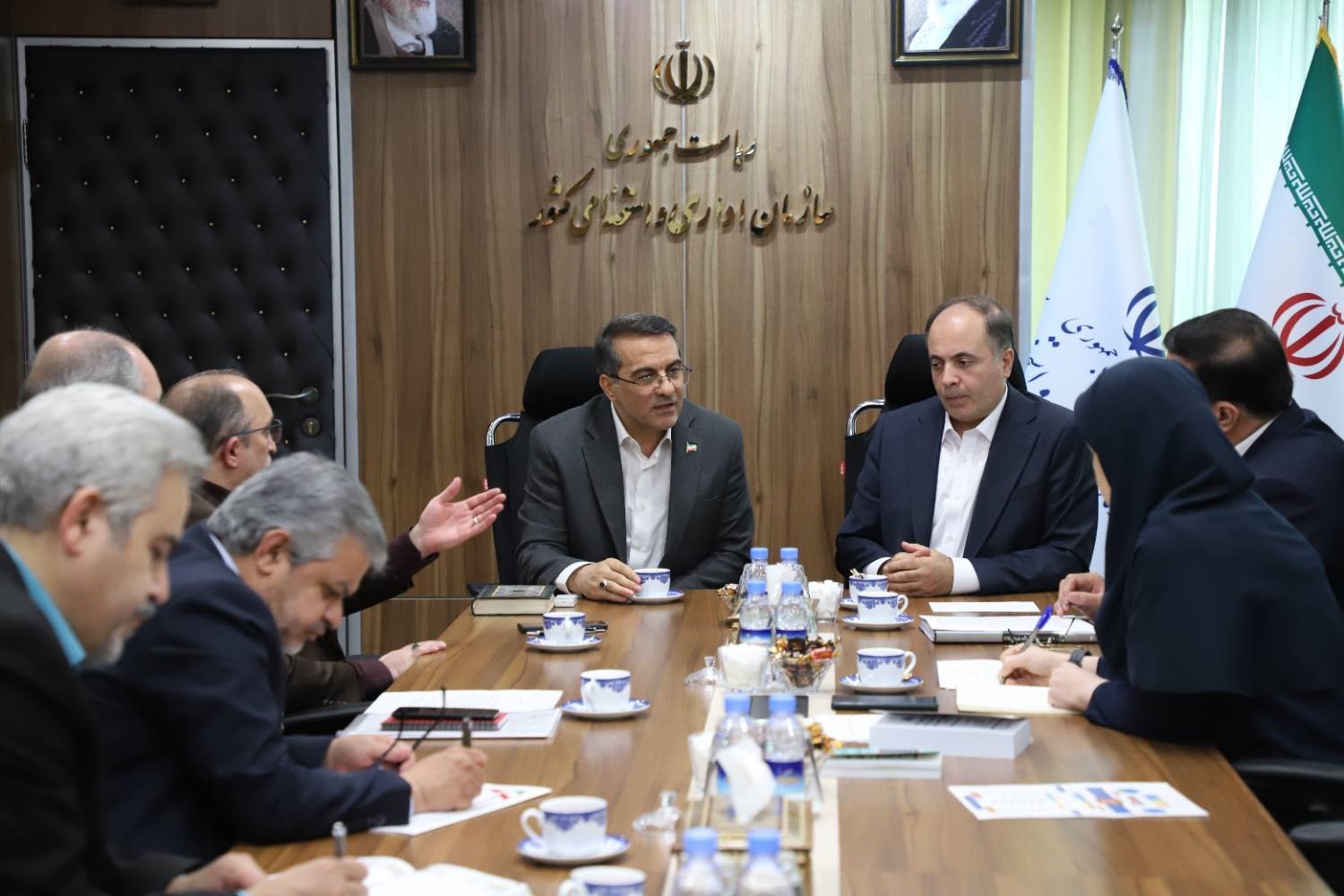 معاون رئیس جمهور: دستمزد کارمندان دولت اصلاح می‌شود