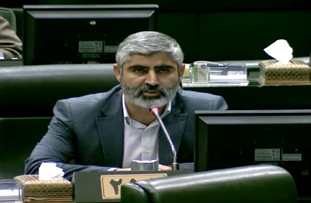 بیگدلی: آقای لاریجانی، لطفا مواضع خود را انقلابی کنید