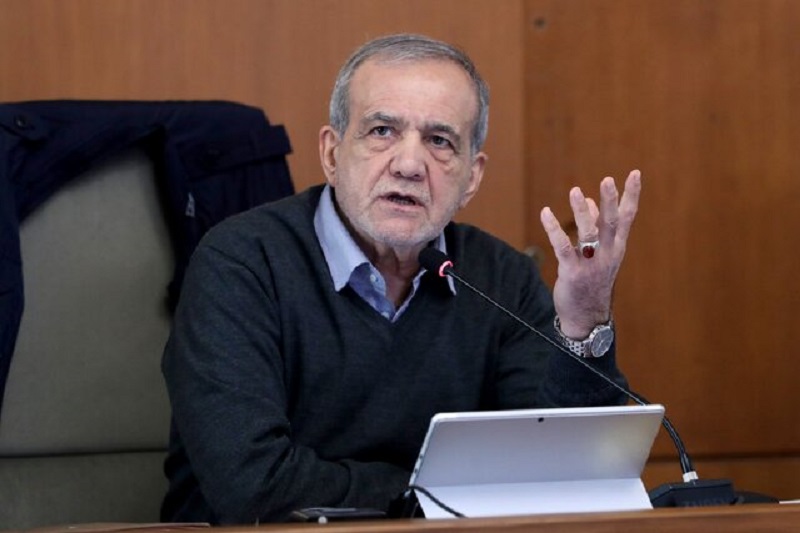 رئیس‌جمهور: مردم از سیستم اداری عریض‌وطویل ما رضایت ندارند/پرداخت حقوق باید مبتنی بر عملکرد باشد