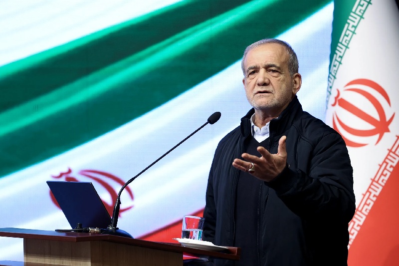 پزشکیان: اگر درست آموزش می‌دادیم با مشکلات امروز جامعه مواجه نبودیم/ یاد نگرفتیم که با هم گفت‌وگو کنیم و با هم نجنگیم/ یاد بگیریم خدمتگزار مردم باشیم تا آنها در خدمت ما باشند