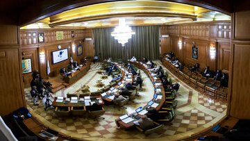 چهره های شناخته شده اصولگراها در صف ورود به شورای شهر تهران + جدول