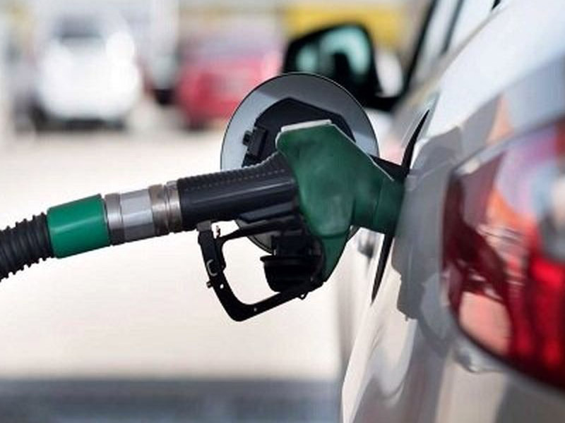 کاهش ۴۰ درصدی حجم عرضه بنزین وارداتی/ قیمت بنزین سوپر وارداتی در بورس انرژی به نرخ قبلی ۶۵۸۰۰ تومان بازگشت