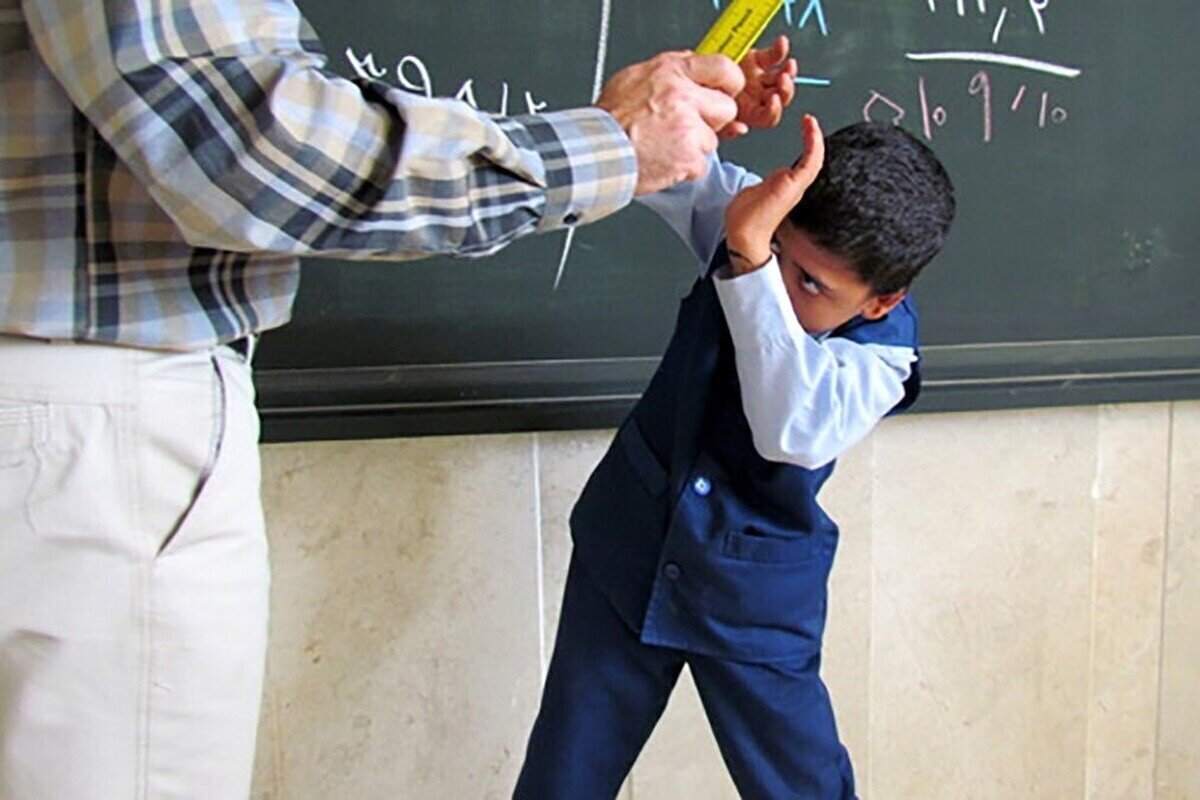 واکنش خشونت‌آمیز معلم یک دانش‌آموز را روانه درمانگاه کرد