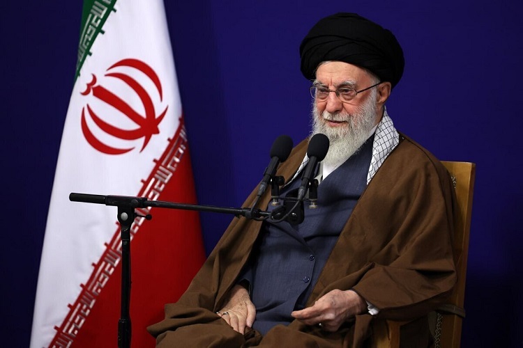 رهبر معظم انقلاب: ملت ایران همت و هویت خود را به رخ دشمنان کشید