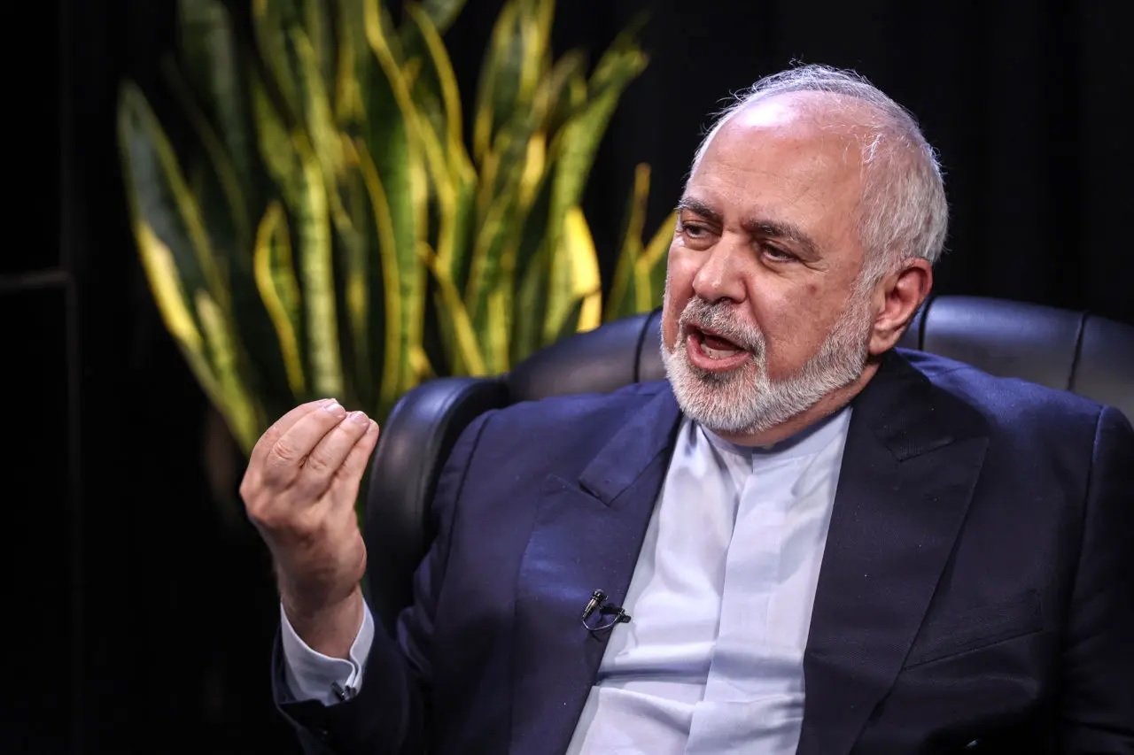 جدال لفظی ظریف با دبیرکل شورای همکاری بر سر میدان آرش + فیلم