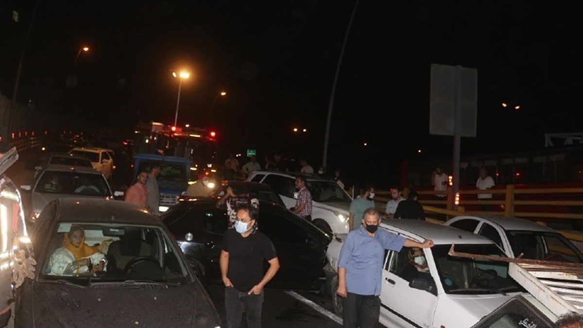 تصادف زنجیره‌ای ۱۶ خودرو در بزرگراه امام علی به دلیل نشت گازوئیل