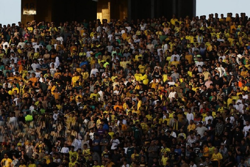 سپاهان - استقلال با تاخیر آغاز می‌شود