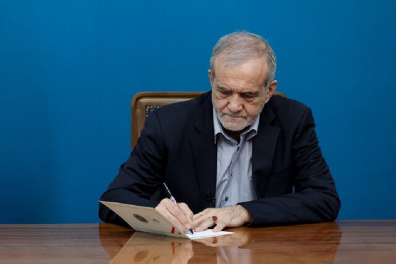 پزشکیان: استاد دینانی پیوند عقلانیت و معنویت را به‌خوبی برقرار کرده‌اند