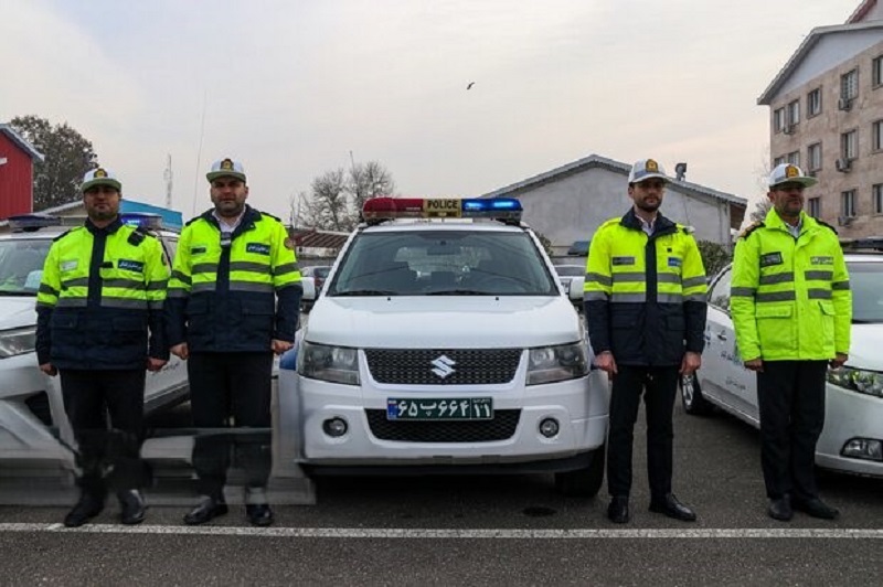 پلیس راه در ۱۲۳ گردنه برفی حاضر شد